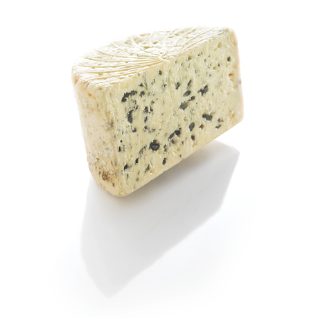 Auf dem Bild ist ein Stück Käse zu sehen.