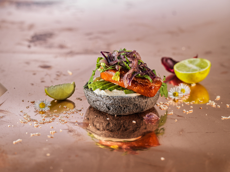 scamorza burger schritt 6 karamellisierte rote zwiebel